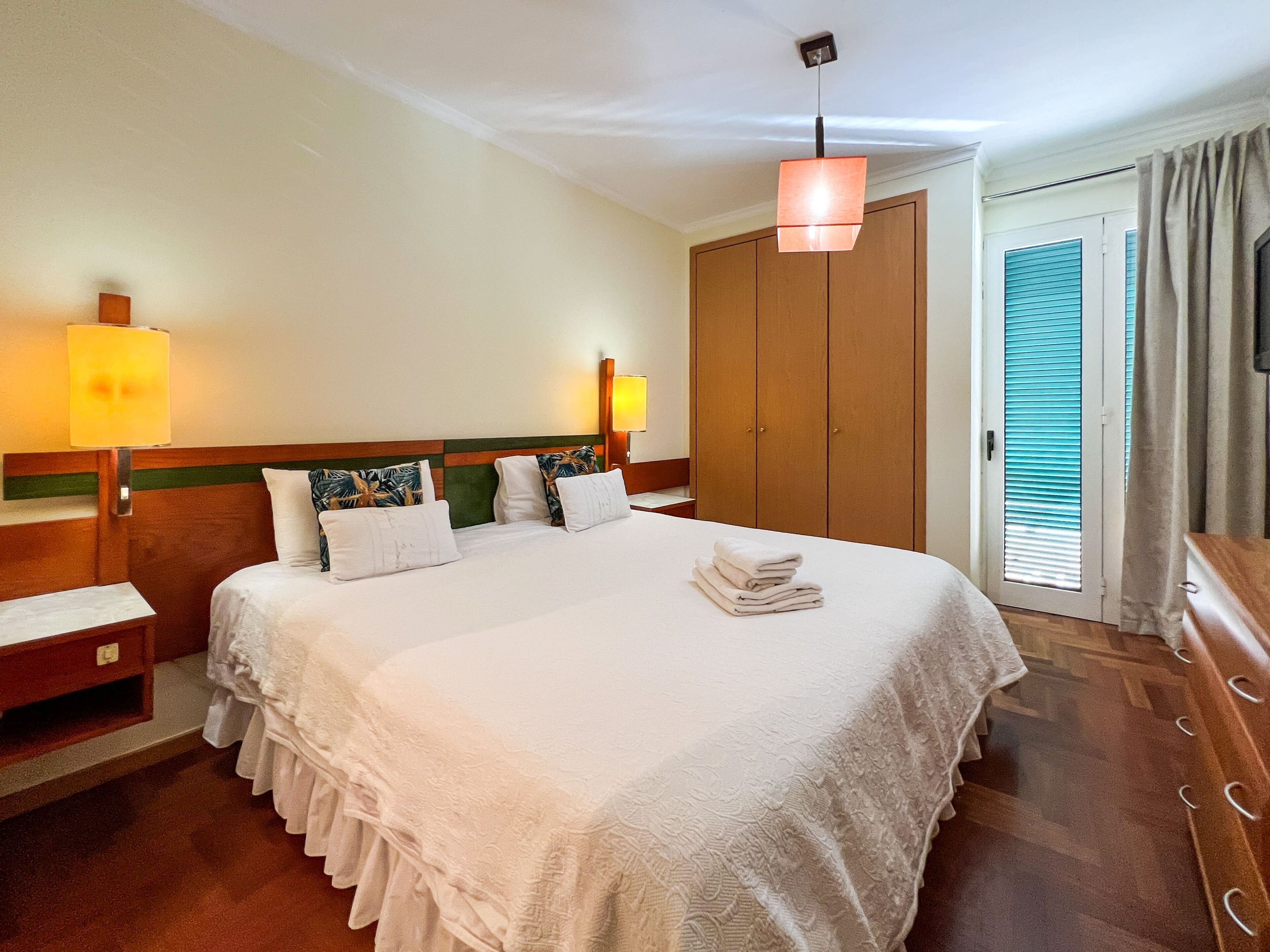 Apartment, 2 Schlafzimmer, Terrasse (Garajau) | 2 Schlafzimmer, Bügeleisen/Bügelbrett, Babybetten, kostenloses WLAN