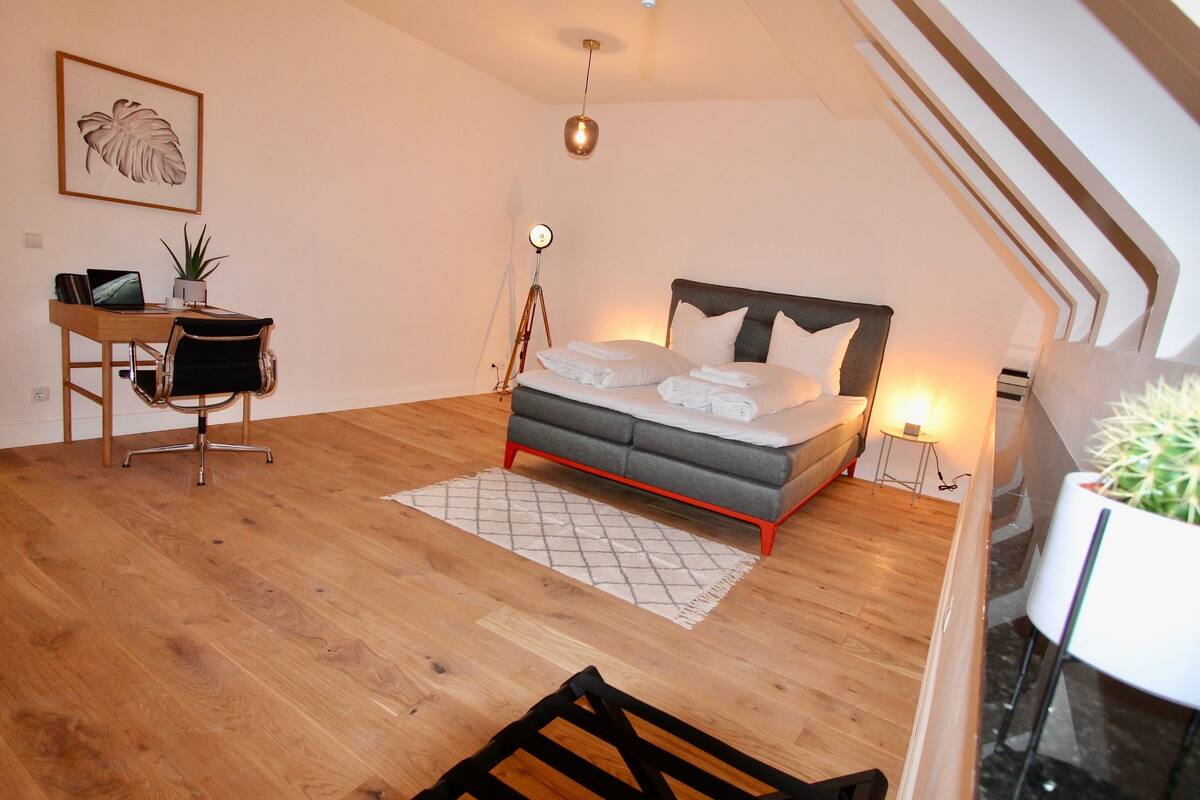 Premium bedding, down duvets, desk, blackout curtains