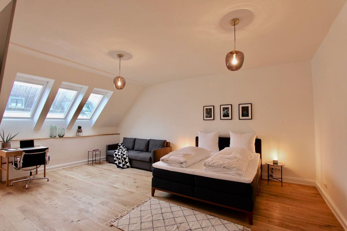 Premium bedding, down duvets, desk, blackout curtains
