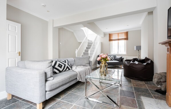 Apartment, Non Smoking | Living room - Platinum House in Camden 9956 (London)