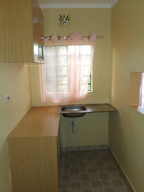 Condo, 1 Double Bed, Non Smoking | Private kitchen