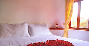 Superior Suite, 1 King Bed, Non Smoking, Jetted Tub