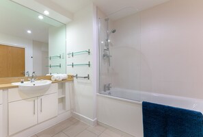 Apartment, Multiple Beds, Non Smoking, City View | Iron/ironing board, free WiFi, bed sheets