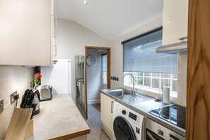 Comfort Cottage, Garden View | Private kitchen | Full-sized fridge, microwave, oven, stovetop - Charming Victorian Cottage (Bromley)