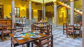 Dining - Hotel La Basílica Quito (Quito)