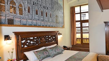 Minibar, coffres-forts dans les chambres, décoration personnalisée