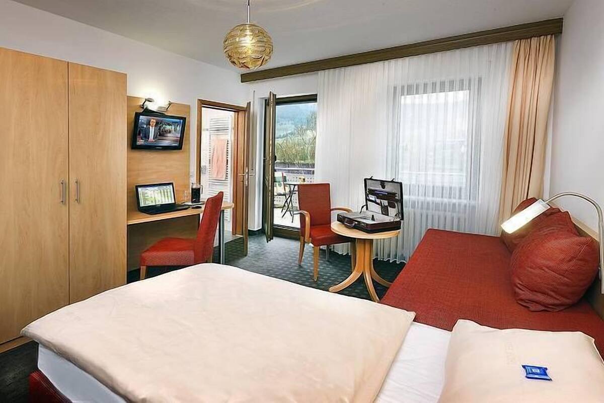 single room, balcony | in-room safe, desk, rollaway beds, free wifi