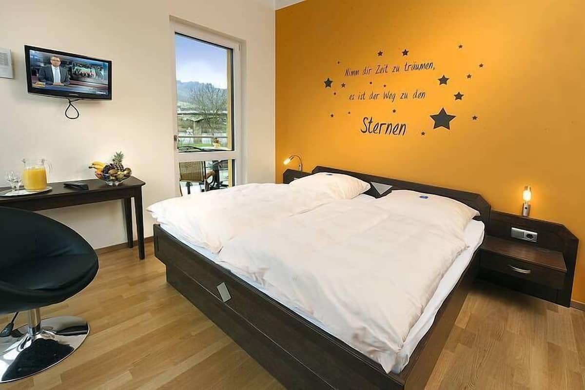 double room, balcony | in-room safe, desk, rollaway beds, free wifi