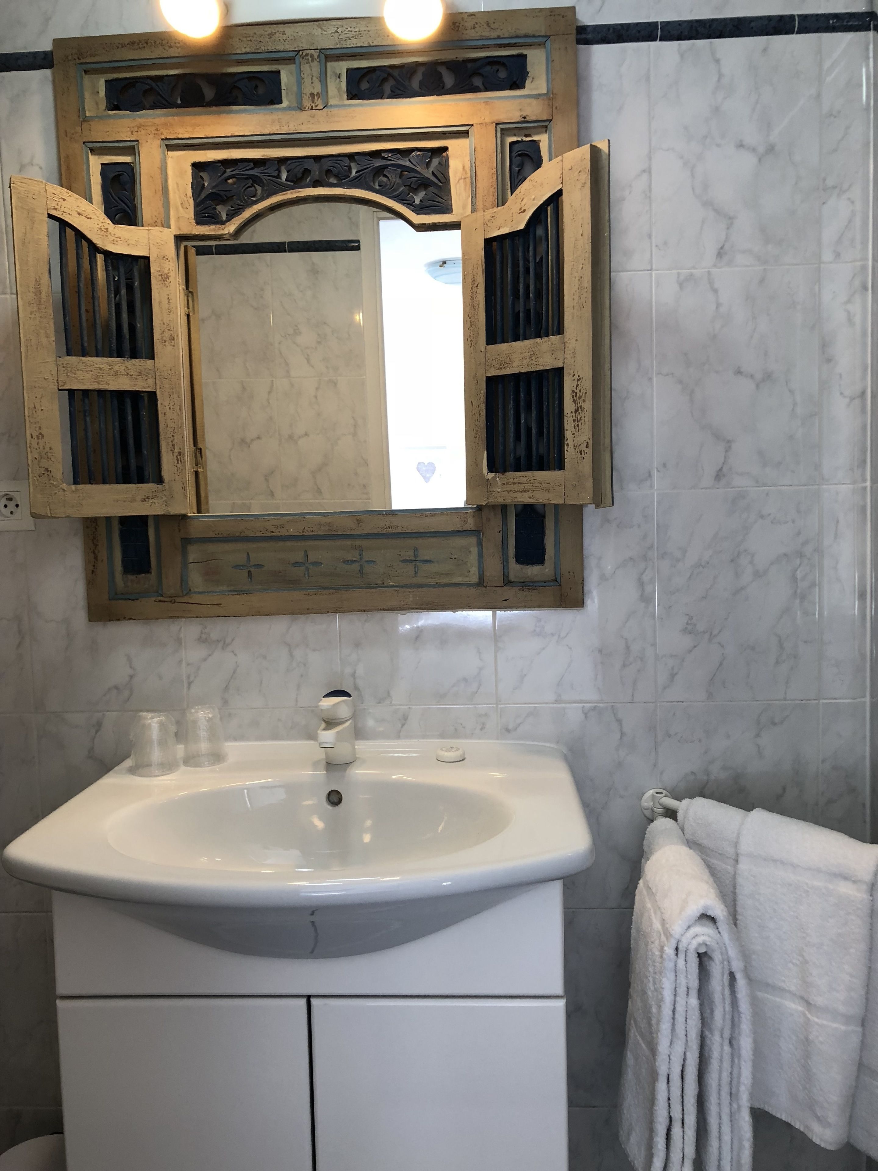 family room (2) | bathroom | shower, free toiletries, hair dryer, towels