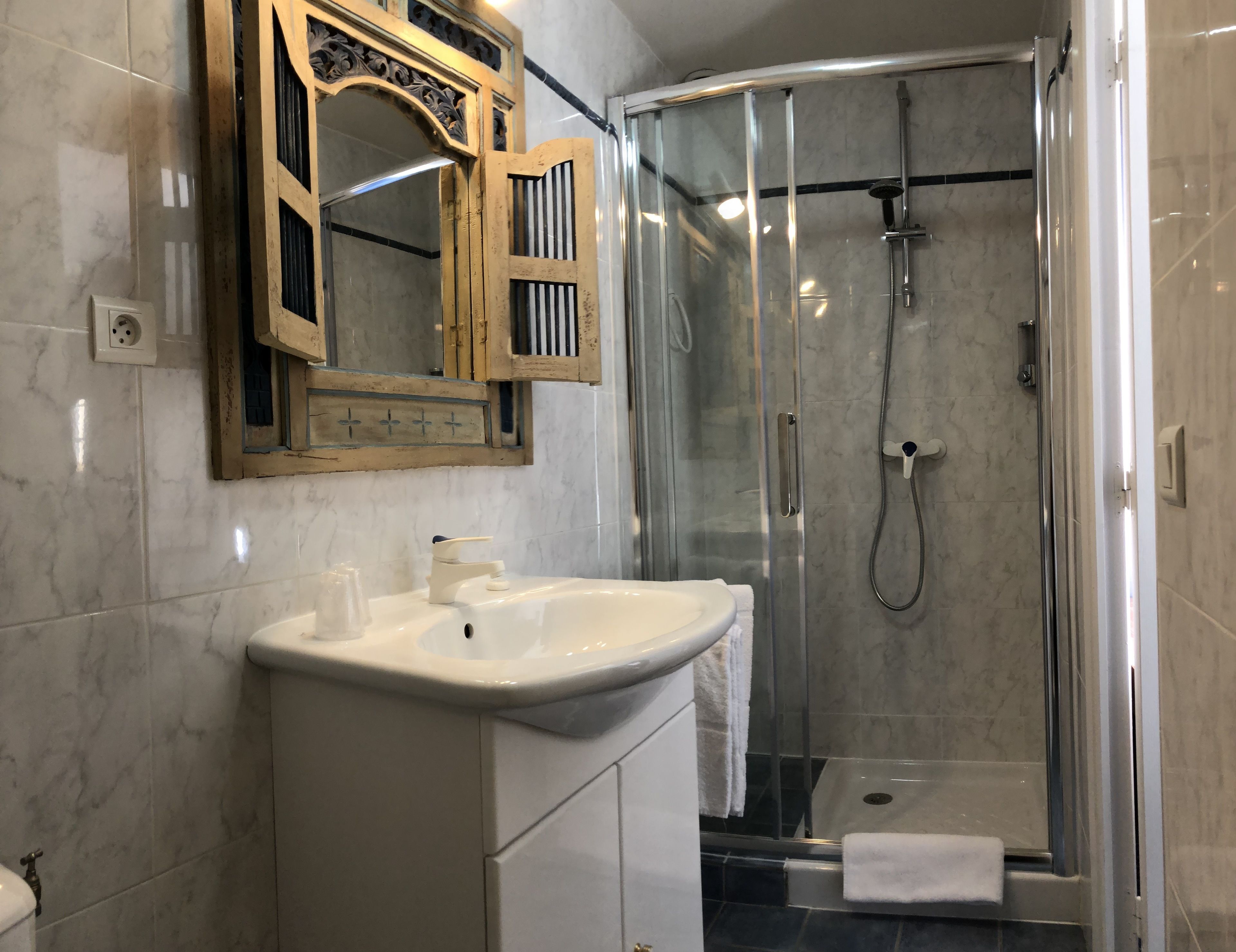 family room (2) | bathroom | shower, free toiletries, hair dryer, towels