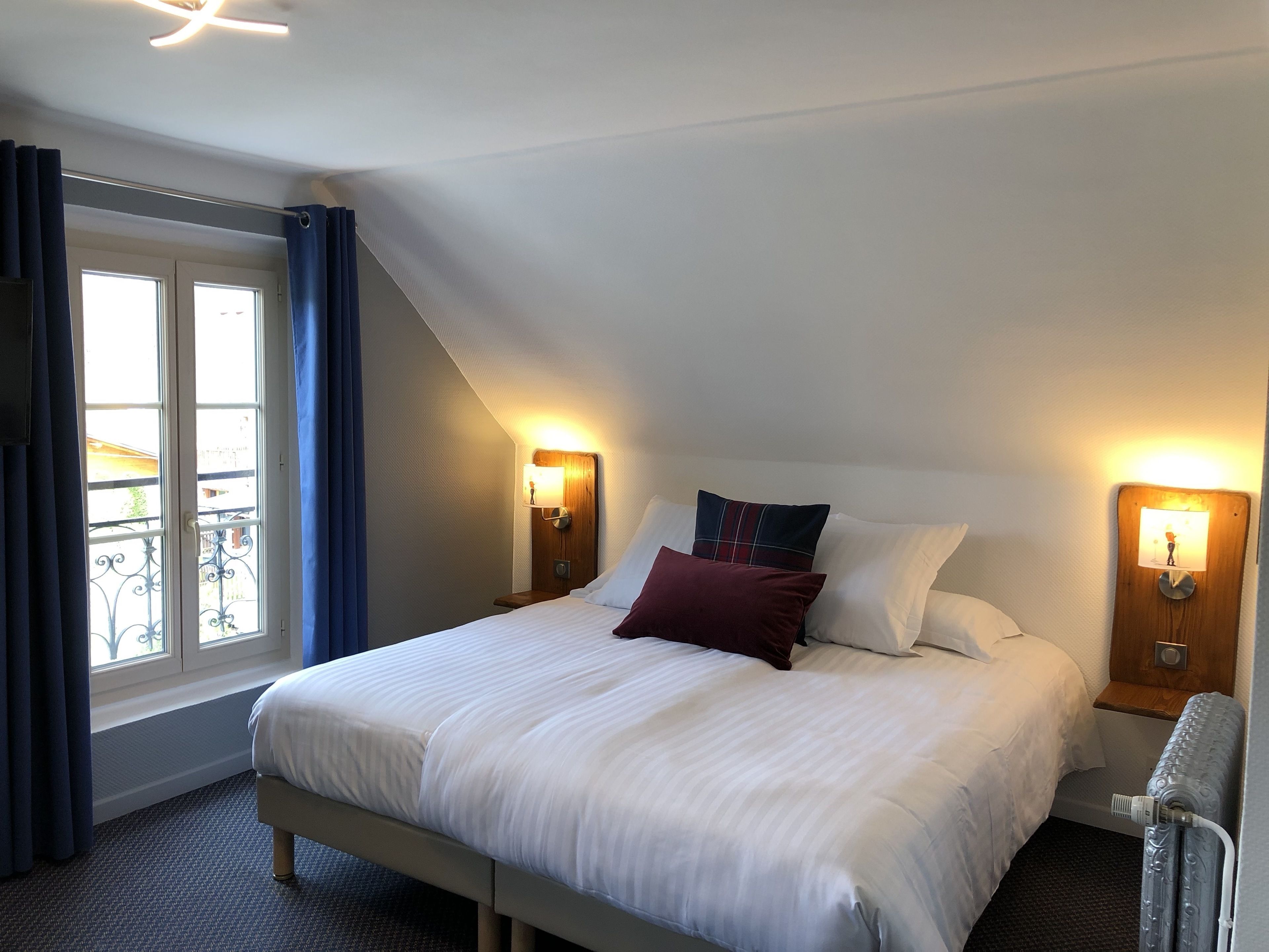 superior room (10) | blackout curtains, free wifi, bed sheets