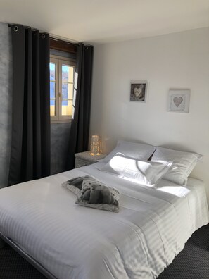 Family Room (2) | Blackout drapes, free WiFi, bed sheets - Hôtel Génépi (Beuil)