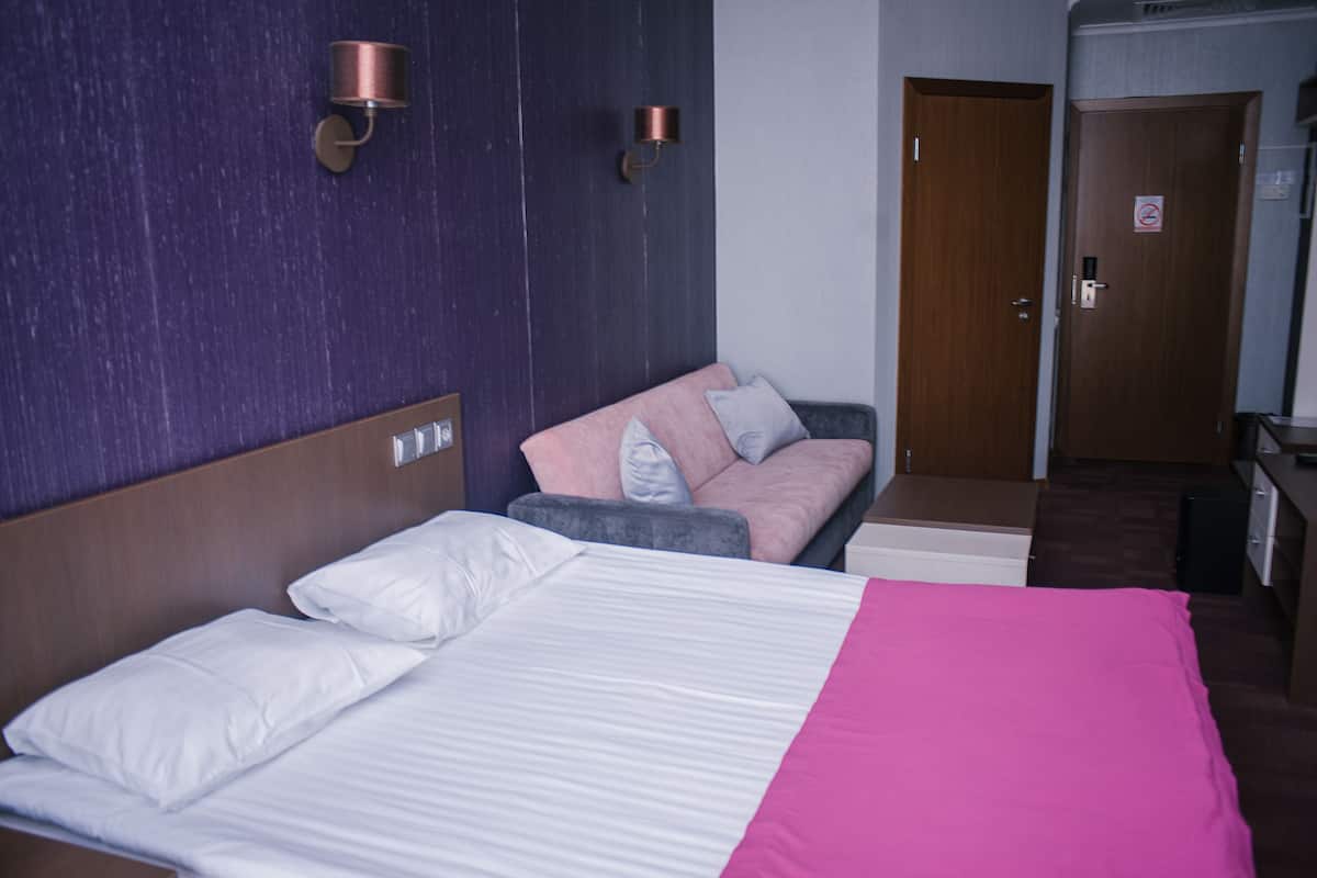 Superior kamer, 1 queensize bed, niet-roken | 1 slaapkamer, een bureau, verduisterende gordijnen