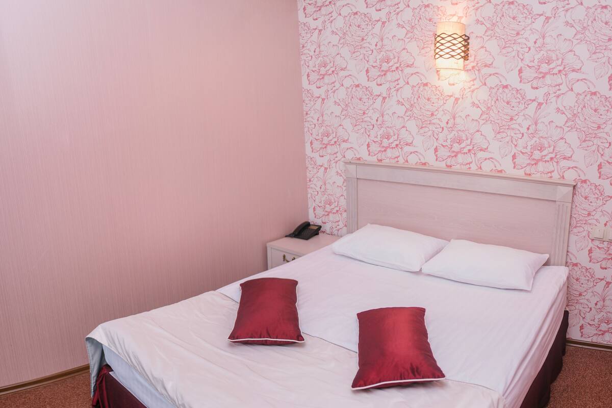 Suite, 1 queensize bed, niet-roken | 1 slaapkamer, een bureau, verduisterende gordijnen