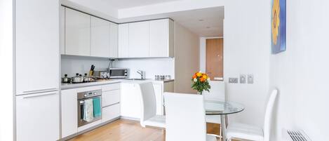 City Apartment, Multiple Beds, Non Smoking | Private kitchen