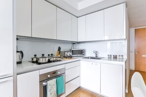 City Apartment, Multiple Beds, Non Smoking | Private kitchen