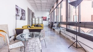 Lobby sitting area - Cafè del Toro (Bologna)
