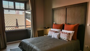 Double Room, City View | Desk, blackout curtains, free cots/infant beds, free WiFi - Casa das Arcadas (Ponta Delgada)