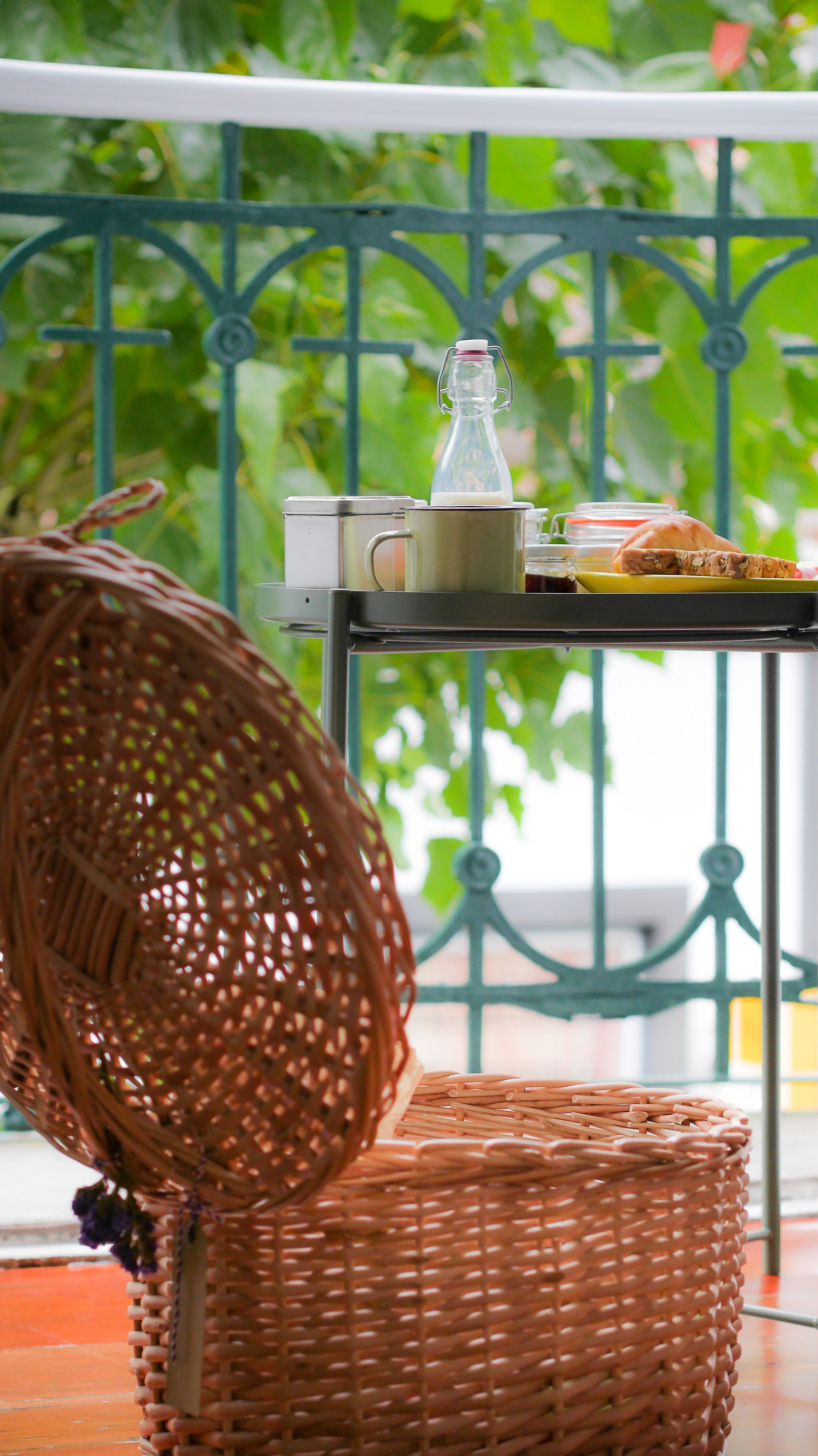 daily continental breakfast (eur 10 per person)