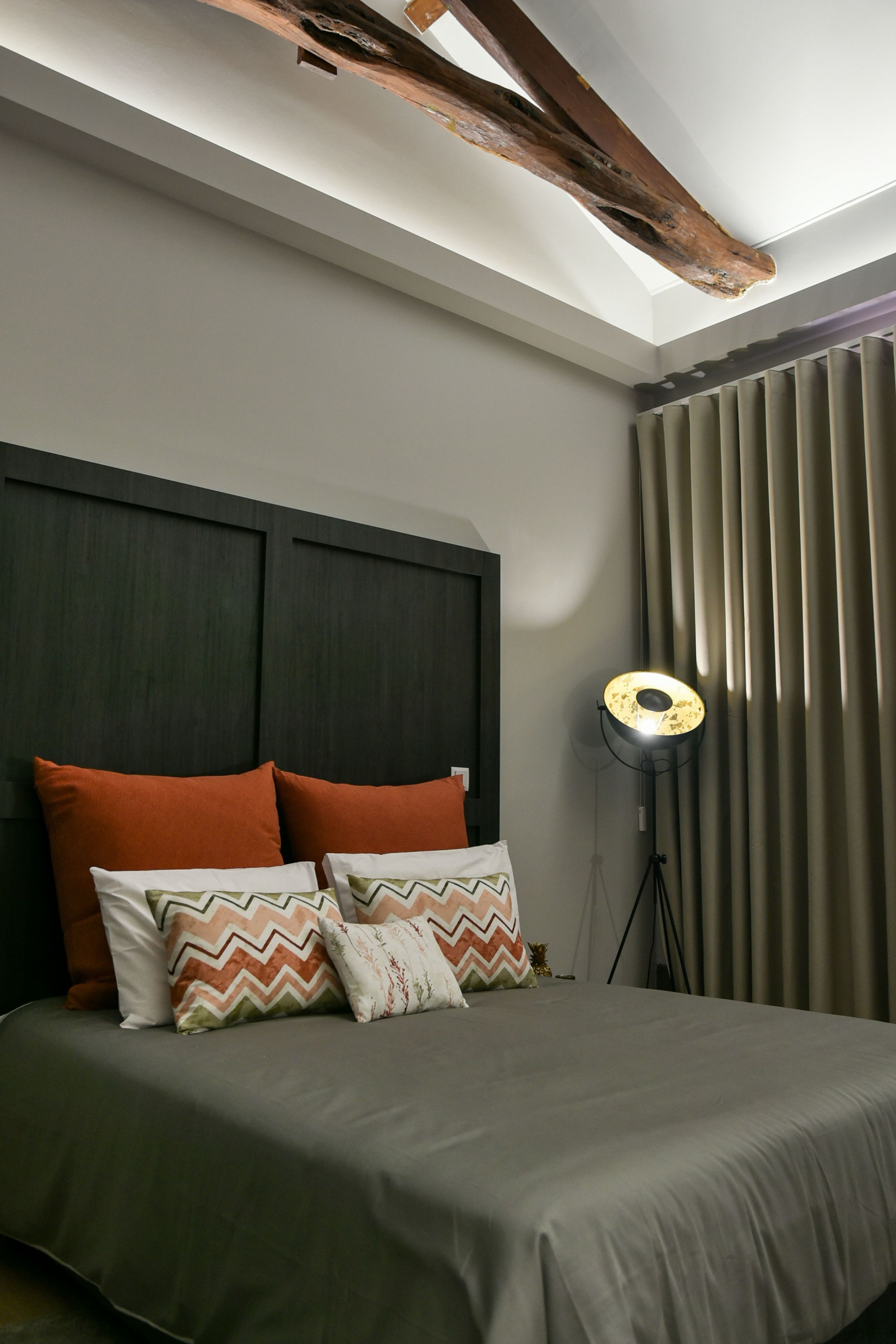 double room | desk, blackout curtains, free cots/infant beds, free wifi