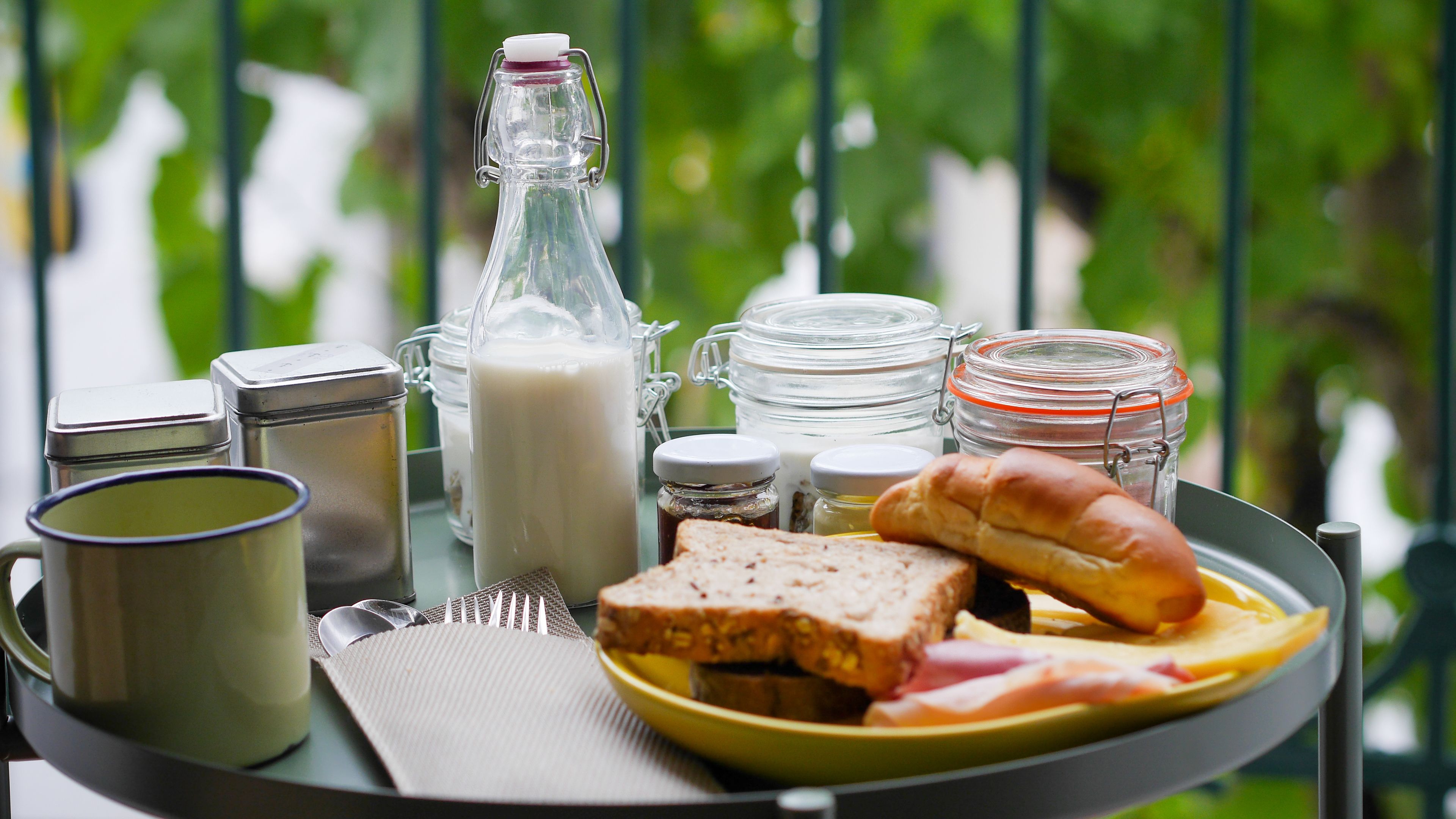 daily continental breakfast (eur 10 per person)