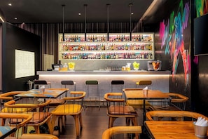 Bar (on property) - Hyatt Place Dubai Wasl District (Dubai)