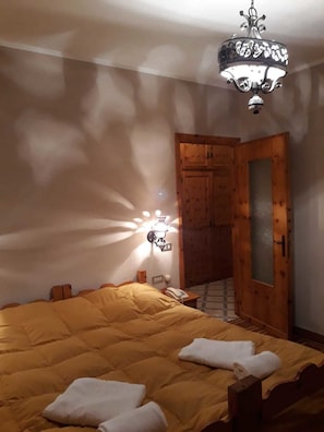 Bureau, lits pliants/supplémentaires, Wi-Fi gratuit, draps fournis