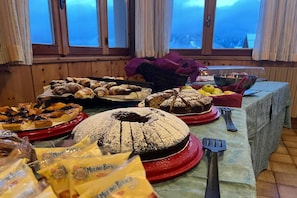 包每日自助早餐