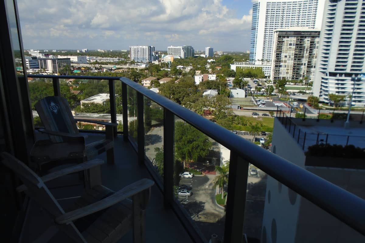 Apartment, Multiple Beds, Non Smoking, Bay View | 3 bedrooms, blackout drapes, iron/ironing board, WiFi (free)