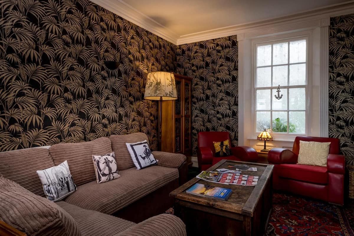 20-inch flat-screen tv with digital channels, tv, netflix