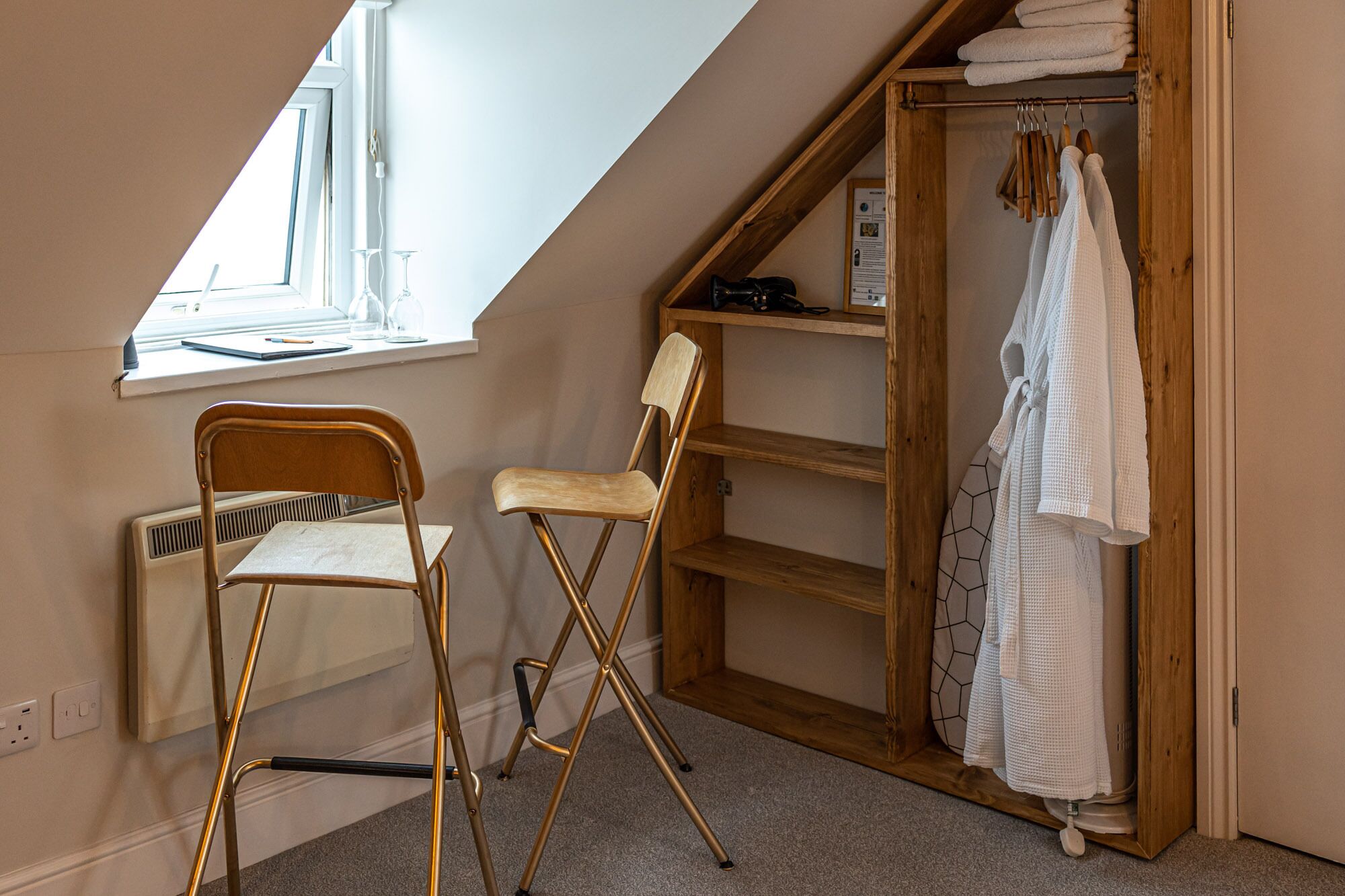 attic studio suite, 1 double with sofa bed, sea view | 1 bedroom, individually decorated, individually furnished