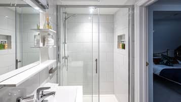 Attic Studio Suite, 1 double with Sofa Bed, Sea view | Baño