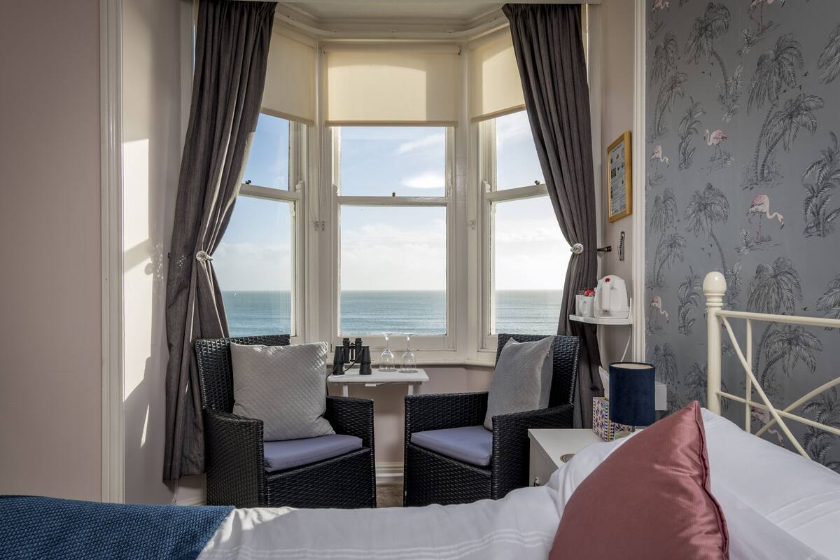 comfort double room, 1 double bed, sea view | 1 bedroom, individually decorated, individually furnished