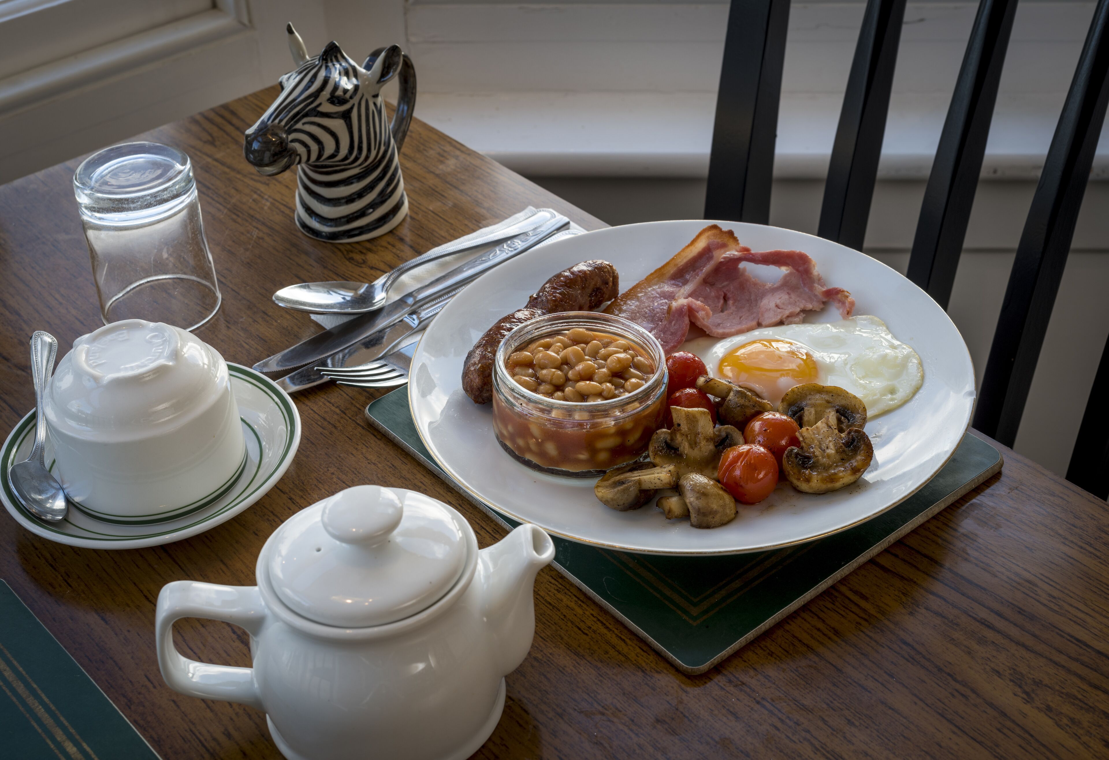 free daily english breakfast