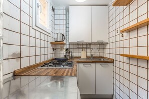 Appartamento | Cucina privata | Frigorifero, forno, piano cottura, bollitore elettrico