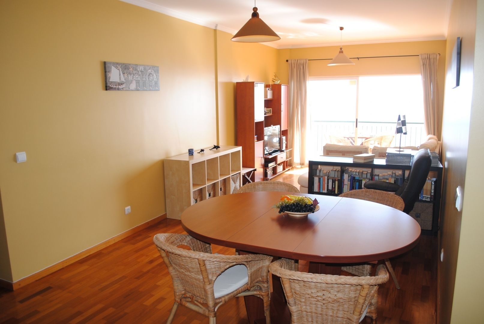 Apartment, 2 Schlafzimmer, Balkon, Meerblick | Wohnbereich | Flachbildfernseher