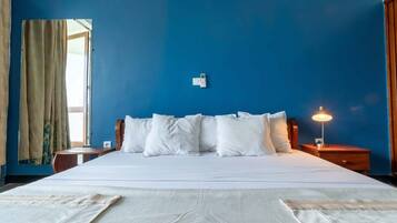 Minibar, escritorio, wifi gratis y ropa de cama