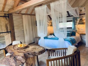 Individually decorated, individually furnished, rollaway beds, free WiFi - Domaine de Campagnac (Carsac-Aillac)