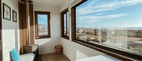 Suite Confort, 1 lit double, vue mer | Décoration personnalisée, fer et planche à repasser, Wi-Fi gratuit