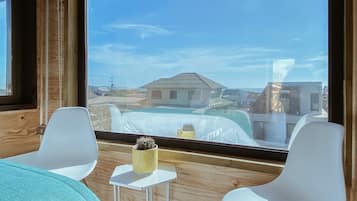 Premium Studio Suite | Individually decorated, iron/ironing board, free WiFi, bed sheets