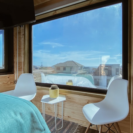 Decoración personalizada, tabla de planchar con plancha y wifi gratis