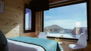 Comfort Studio Suite | Individually decorated, iron/ironing board, free WiFi, bed sheets