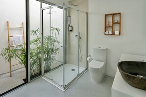 Bathroom | Designer toiletries, hair dryer, bidet, towels - Sul Villas & Spa (Lagoa)