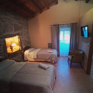 Comfort Double Room (D) | Bed sheets, wheelchair access - Casa do Cribeiro (Ponteareas)