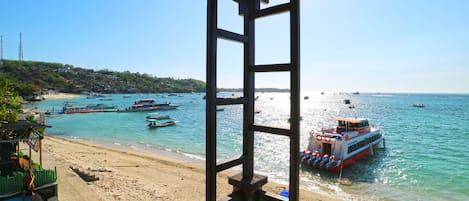 Deluxe tweepersoonskamer, 1 slaapkamer | Uitzicht op strand/zee