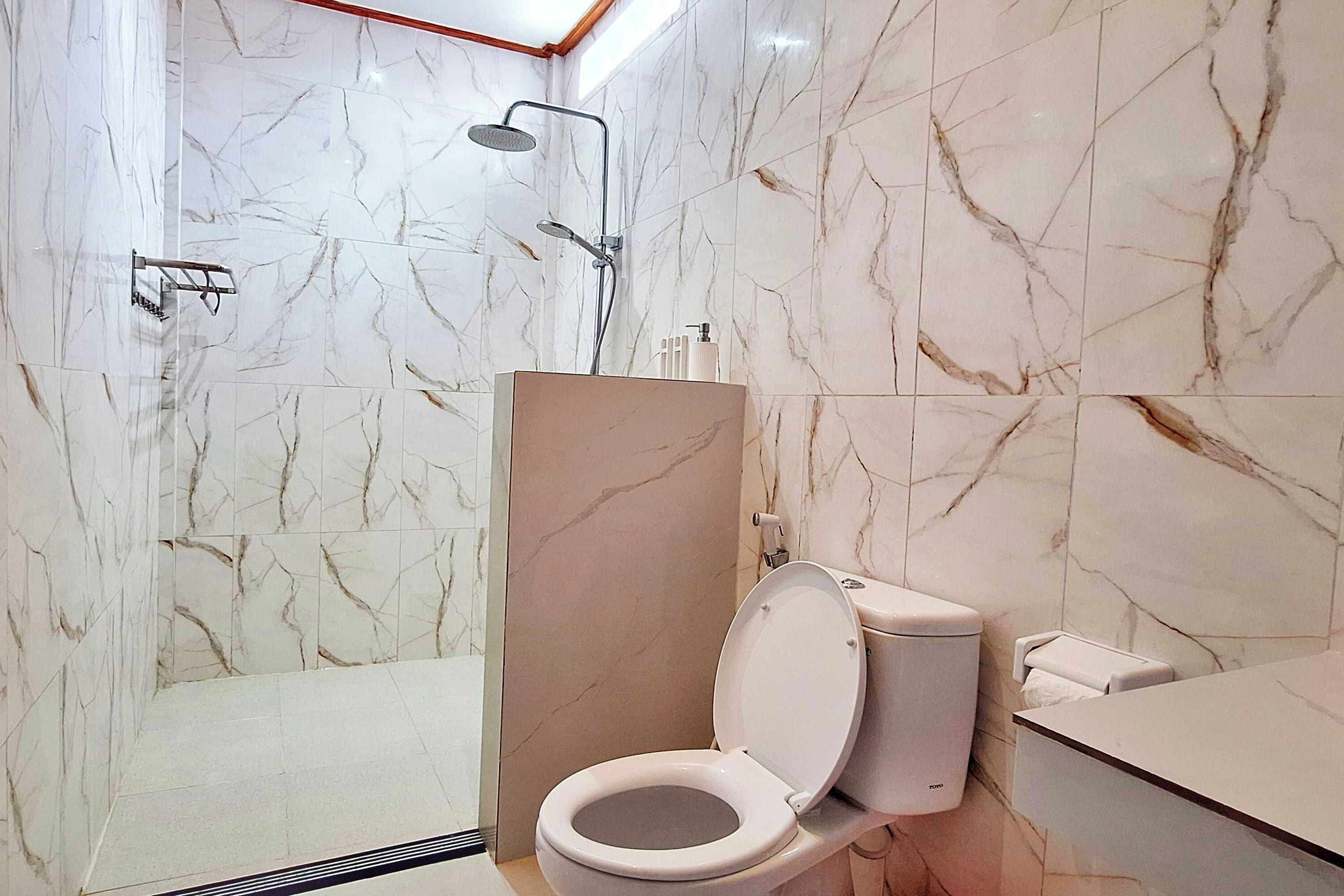 Quarto standard | Banheiro | Chuveiro, toalhas de banho