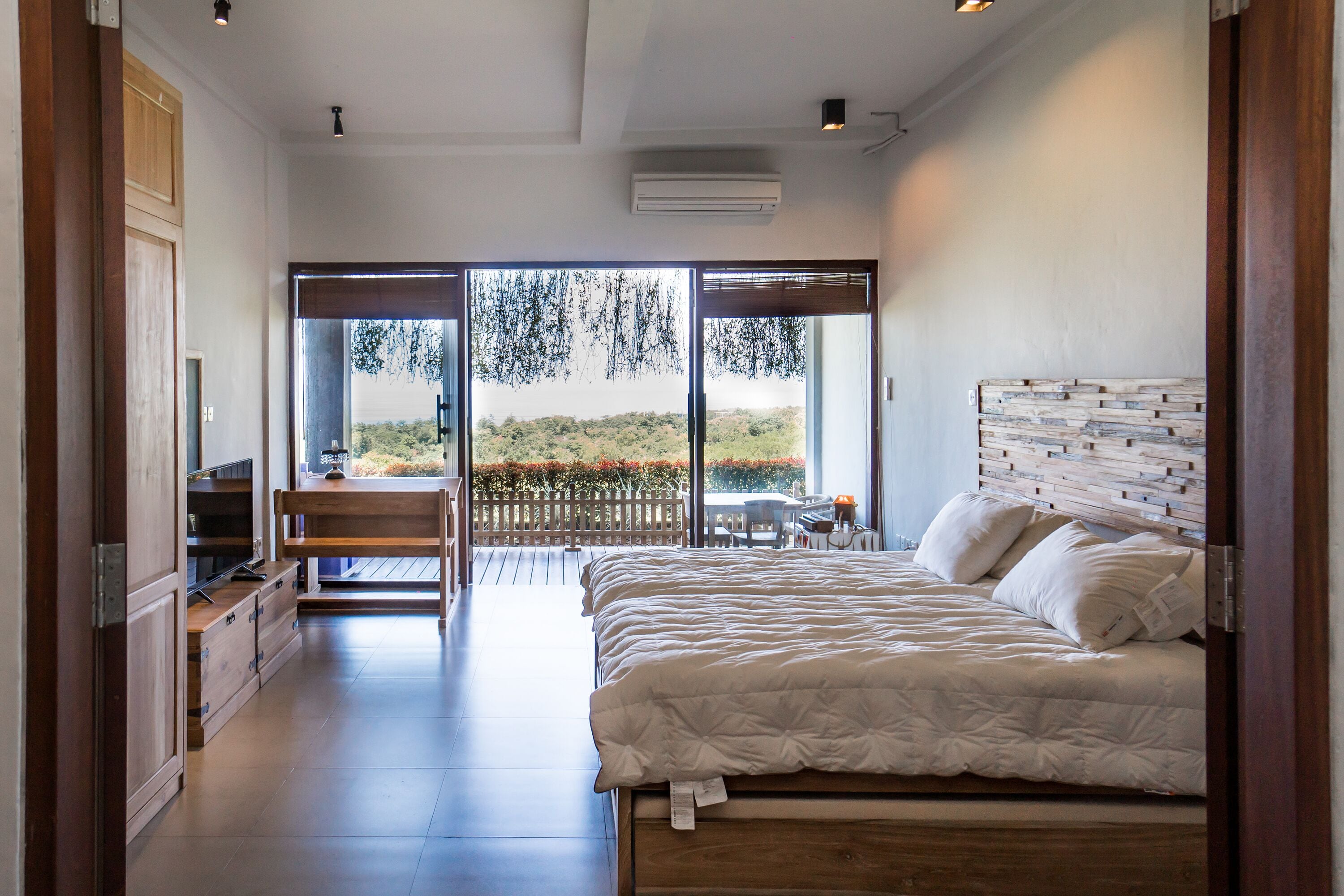 5 Bedroom Villa | Peralatan tempat tidur premium, peti besi dalam bilik, meja 