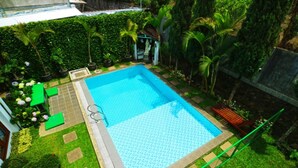 Outdoor pool - Hotel Villa Venety's by Zuzu (Lembang)