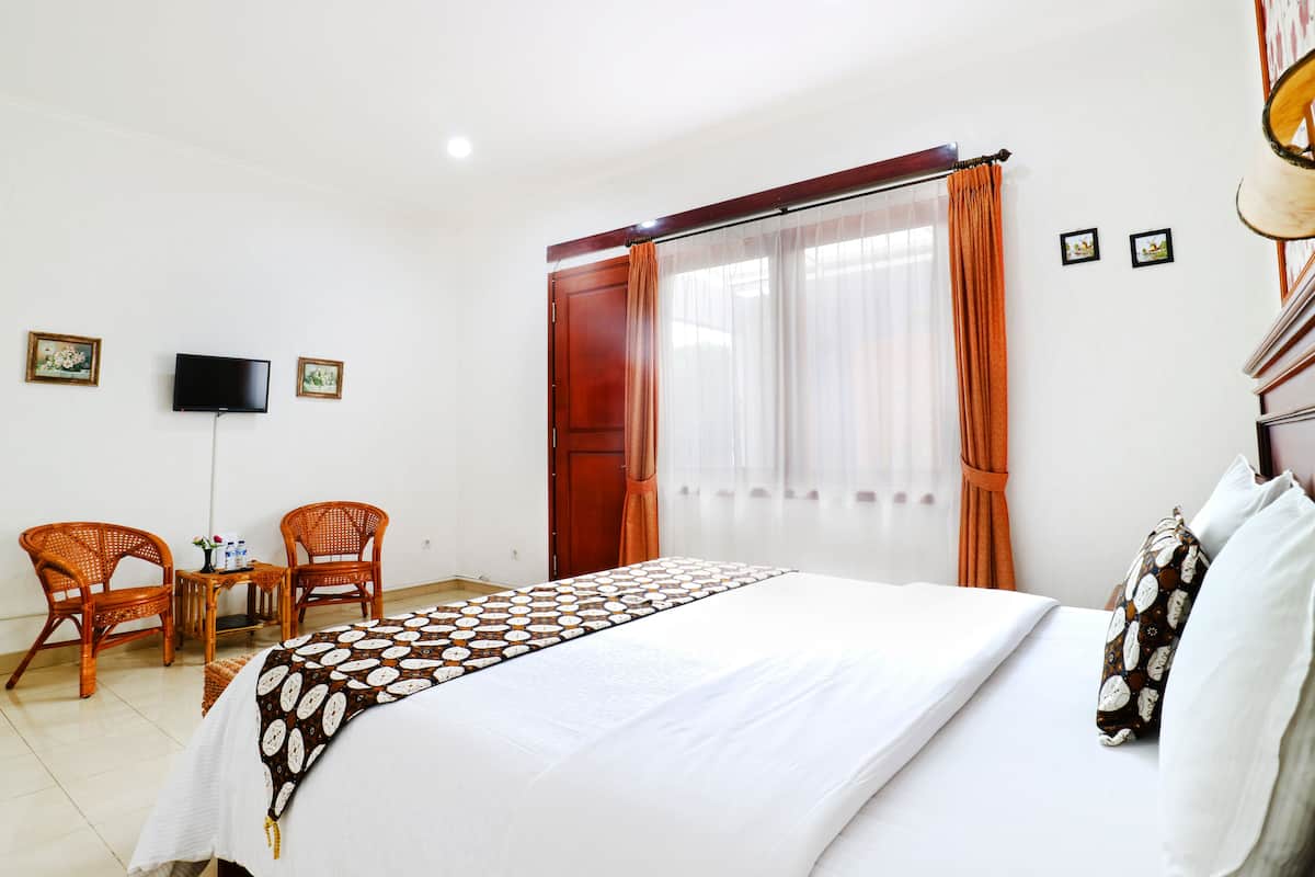 Deluxe Double Room | In-room safe, desk, laptop workspace, soundproofing