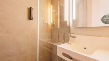 Shower, towels
